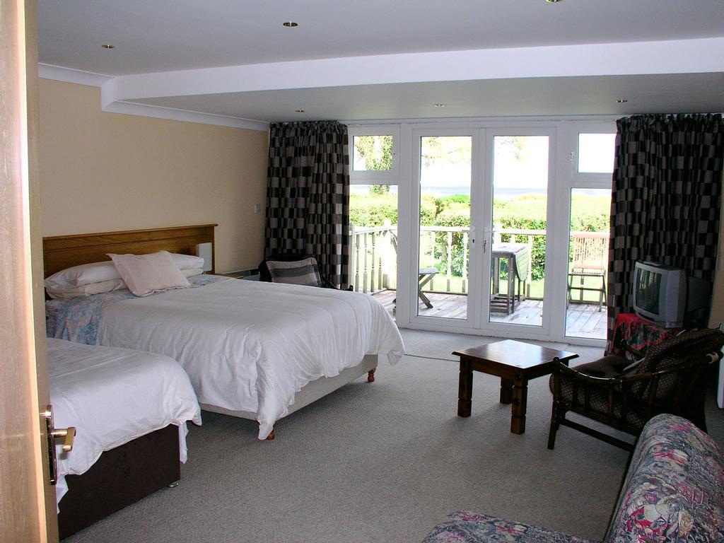 Lakeland Midsummer Lakehouse Oughterard Room photo