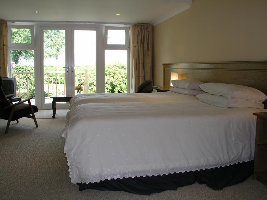 Lakeland Midsummer Lakehouse Oughterard Room photo